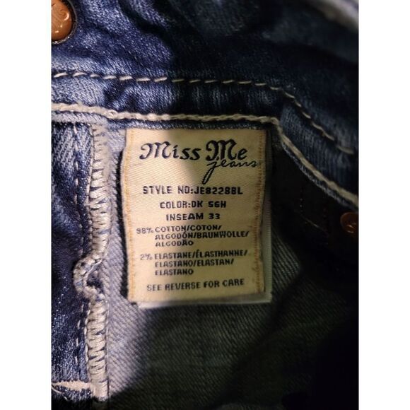 Miss Me Signature Boot Jeans - Picture 11 of 12